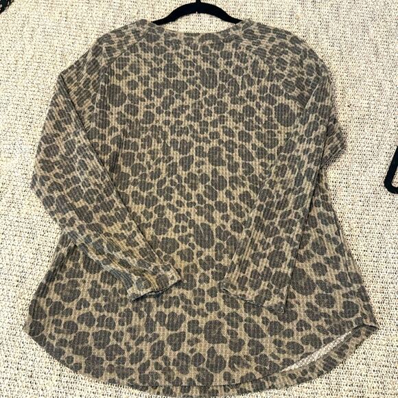 Peace & Pearls Leopard Print Sweater – Size Large - Picture 4 of 4
